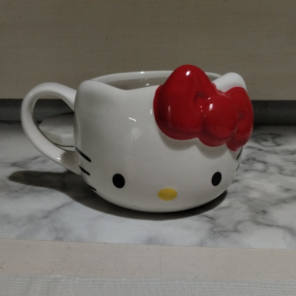 Hello Kitty Mug - Picture 2 of 5